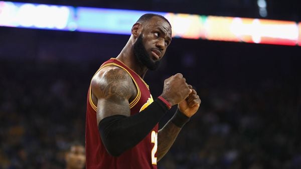 LeBron James está en el segundo puesto y es el deportista norteamericano que más dinero embolsa anualmente (Getty)