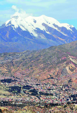 Extraen muestras del nevado Illimani para conservarlas en la Antártida