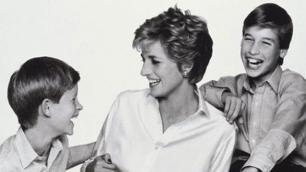 Lady Di junto a sus dos hijos, William y Harry