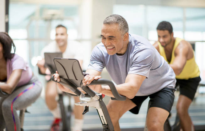 Bici en el gimnasio. (iStock)