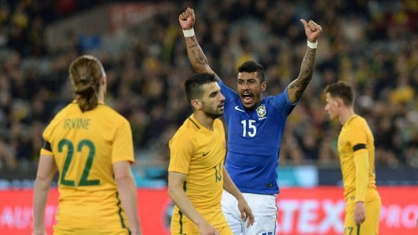 El brasileño Diego Souza festeja uno de sus goles ante Australia (AFP)