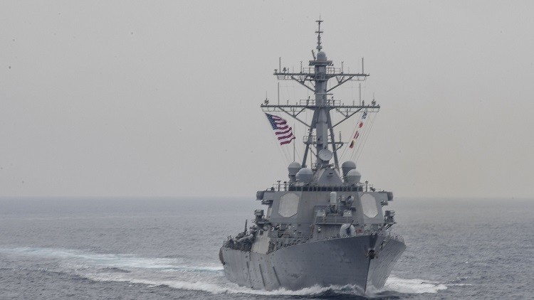 Un destructor de EE.UU. choca contra un buque mercante frente a la costa japonesa