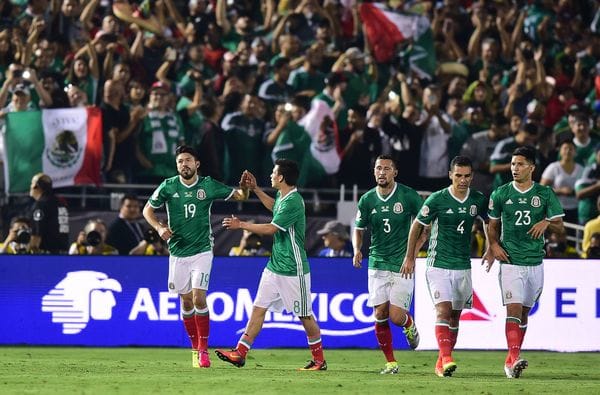 Los aficionados mexicanos deberán controlar sus gritos en la Copa Confederaciones para que no sancionen al equipo (AP)