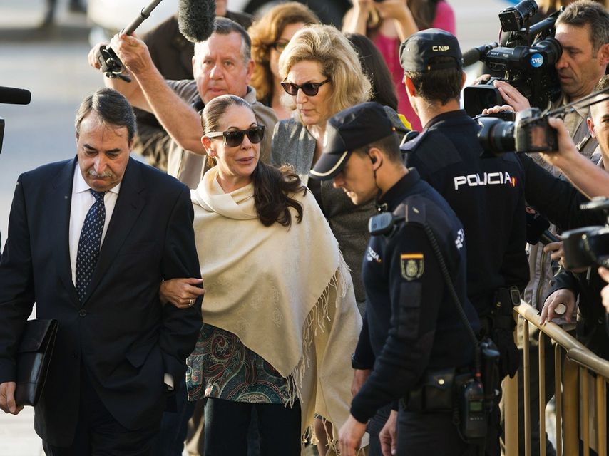 La cantante Isabel Pantoja sale de la cárcel.