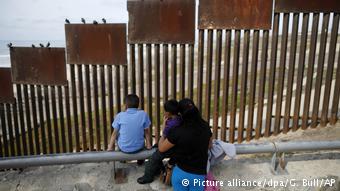 Valla fronteriza que separa a México y Estados Unidos.