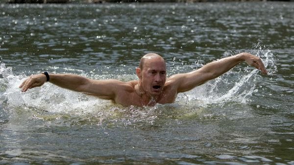 El presidente ruso nada dos horas por día