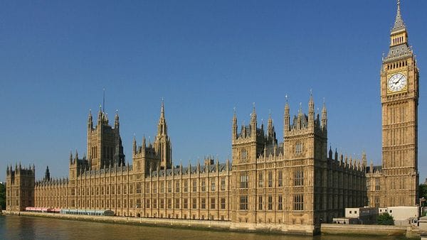 El Palacio de Westminster, sede del Parlamento británico