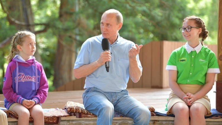 Vladímir Putin enseña cómo ser un buen periodista