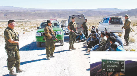 Detención. Una de las imágenes del acto de detención de los nueve bolivianos sentenciados la semana pasada a ser expulsados de Chile. Foto: APG archivo