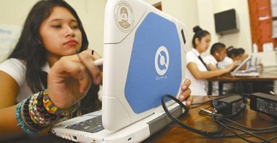 Resultado de imagen de Alcaldía de Oruro entrega más de 700 computadoras a unidades educativas