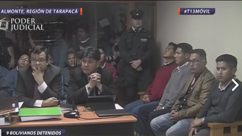 Los bolivianos detenidos en Chile durante la audiencia en el Juzgado de Pozo Almonte, este miércoles.