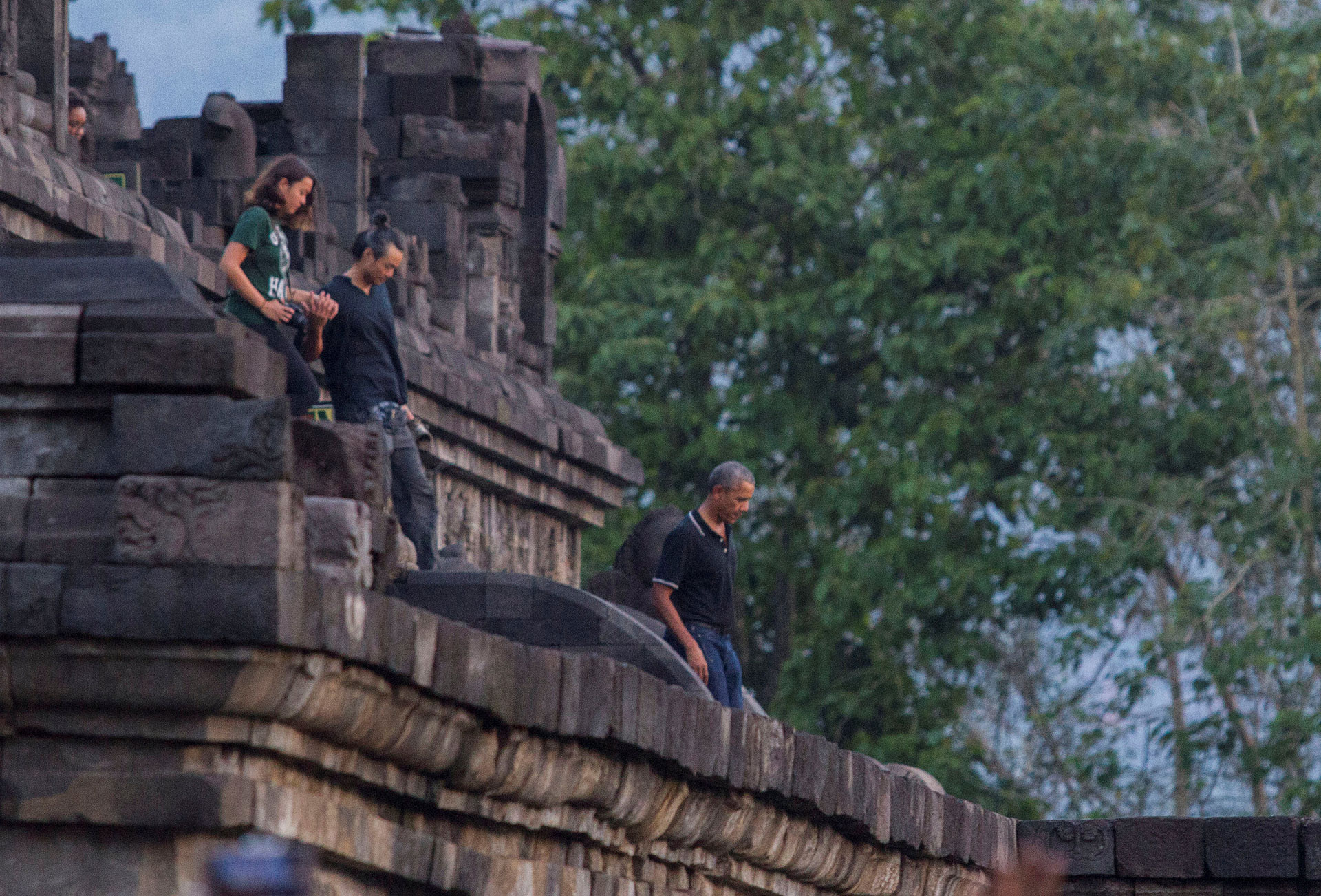 El presidente también visito el templo Borobudur, que data del siglo IX (Reuters)