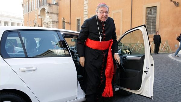 El cardenal australiano fue entrevistado por la policía de su país en octubre pasado en Roma (Getty Images)