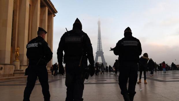 Detenido un hombre en París que intentó atropellar a una multitud en la mezquita de Créteil 