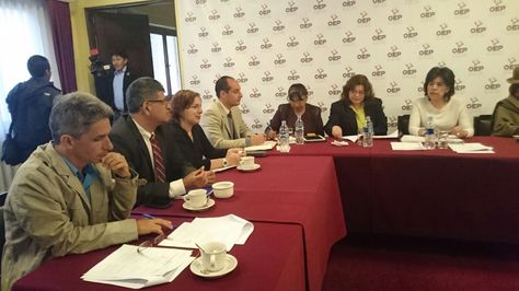 Reunión entre vocales del TSE y la misión electoral de la OEA. 