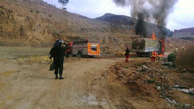 Contrabandistas incendian camión con mercadería tras ser sorprendidos por la Policía