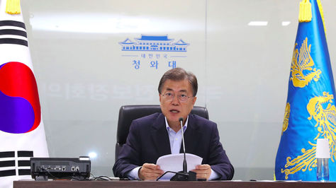 El presidente de Corea del Sur, Moon Jae-In, preside una reunión de emergencia con los miembros del Consejo de Seguridad Nacional en la Casa Presidencial de Seúl