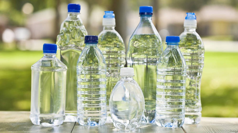 Foto: Botellas de plástico. (iStock)
