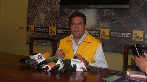 El alcalde de La Paz, Luis Revilla, en conferencia de prensa. 