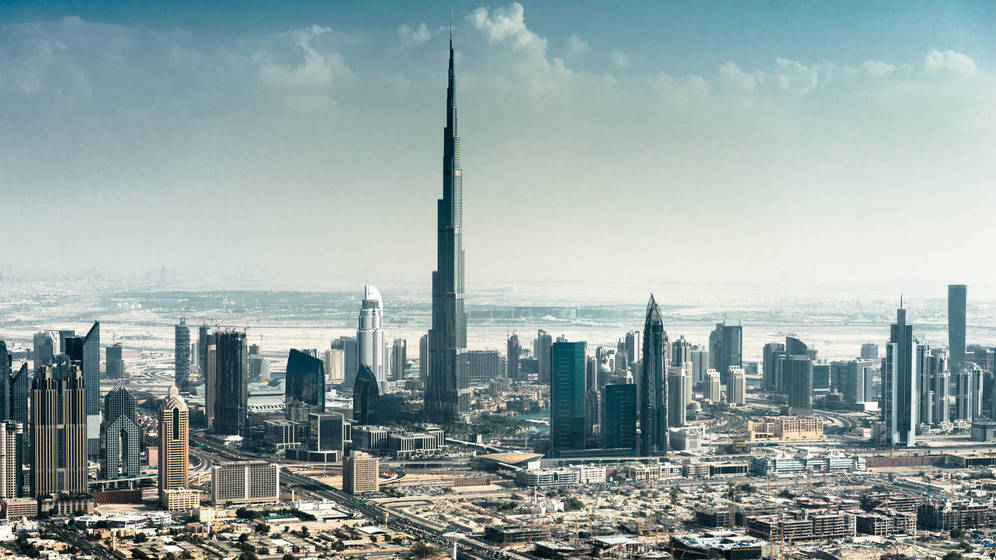 Foto: El horizonte de Dubái, con el Burj Khalifa destacando por encima del resto de edificios. (iStock)