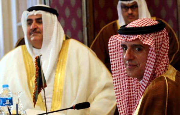 El ministro de exteriores de Arabia Saudita Adel al-Jubeir y el de Baréin Khalid bin Ahmed al-Khalifa (Reuters)
