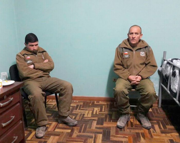 La Policía boliviana verificó la portación de armas de fuego: un fusil, una pistola y un revólver, las que fueron incautadas; En tanto, quedó el vehículo de Carabineros en el lugar donde se produjo la detención. Los dos uniformados permanecen en celdas de un puesto policial de Uyuni.
