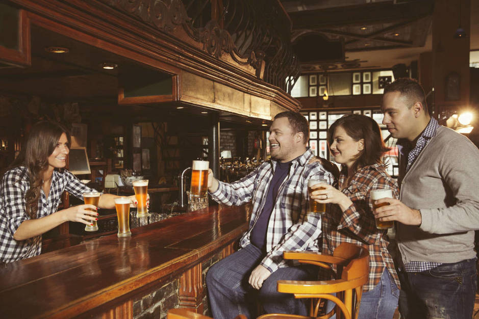 La cuenta, clara, y la cerveza, espesa. (iStock)