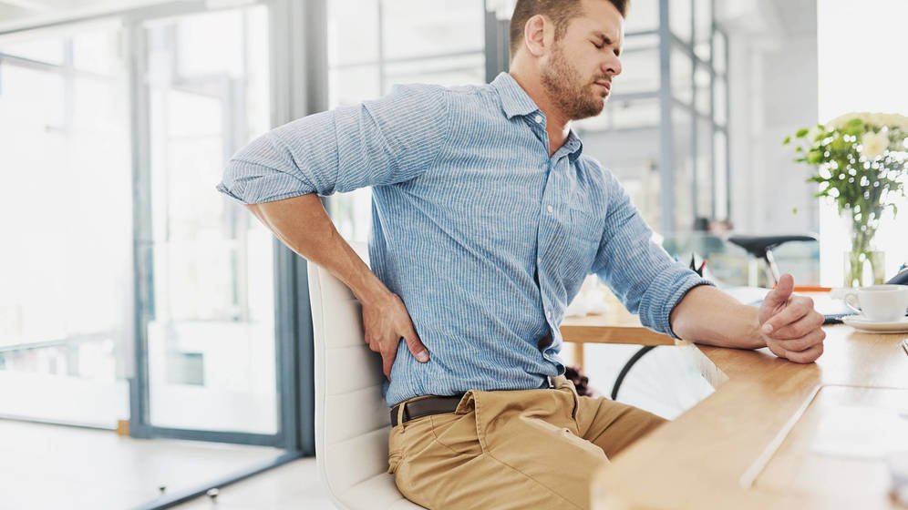 Foto: Nos pasamos el día sentados frente al ordenador. (iStock)
