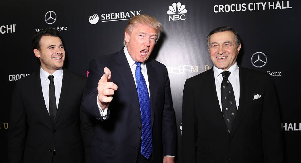 Trump con el cantante pop Emin Agalarov y a la derecha su padre, Aras Agalarov.