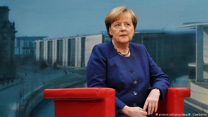 Deutschland | ARD-Sommerinterview mit Angela Merkel (picture-alliance/dpa/M. Gambarini)