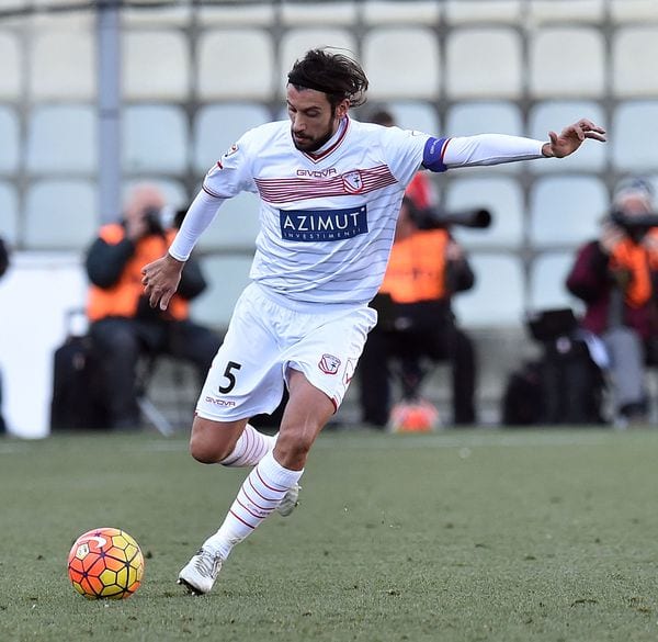 Cristian Zaccardo defendiendo los colores del Carpi FC del fútbol italiano, en un encuentro ante la Sampdoria (Getty Images)