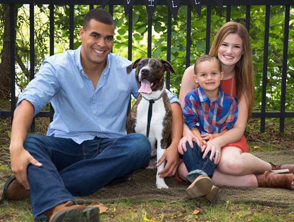 La nueva mujer de papá y el niño tienen una magnífica relación (Emily Newville/Facebook).