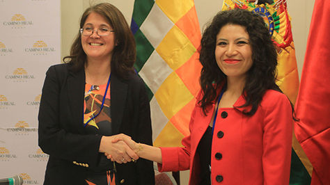 La directora de Límites de la Cancillería de Chile, Ximena Fuentes y la directora general de Relaciones Bilaterales, Dayana Ríos. 