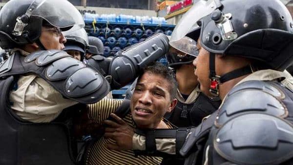 Las detenciones son habituales en las marchas opositoras