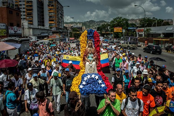 Los venezolanos protestan a diario en busca de un cambio de gobierno (Meridith Kohut for The New York Times)