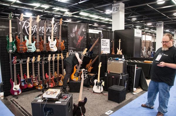 La Asociación Nacional de Comerciantes de Música se celebra cada año en el Centro de Convenciones de Anaheim (California) (Wikimedia)