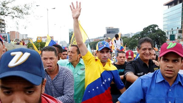 Capriles en una de las marchas contra el régimen militar de Maduro (Reuters)