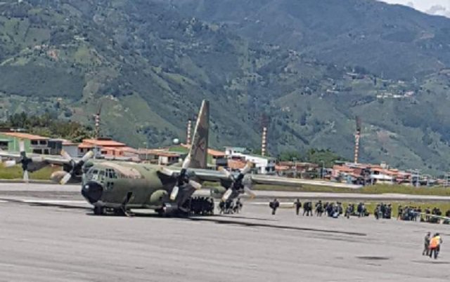 Avión Hércules en el aeropuerto Alberto Canavalli de Mérida // Foto @JLPhamton
