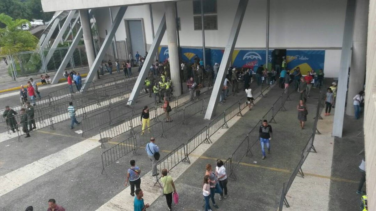 Asi se encuentra el Poliedro de Caracas, el mega centro del fraude 2:50 pm