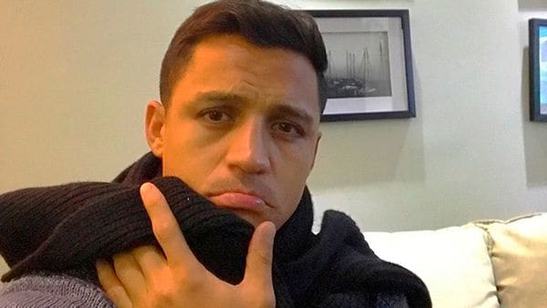 El chileno Alexis Sánchez publicó imágenes de su gripe en las redes sociales