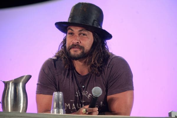 Jason Momoa durante una conferencia de prensa (Flickr)
