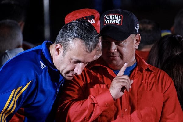 Tareck El Aissami, vicepresidente de Venezuela, y Diosdado Cabello, dos de los chavistas más cuestionados y vinculados con casos de corrupción. (EFE)