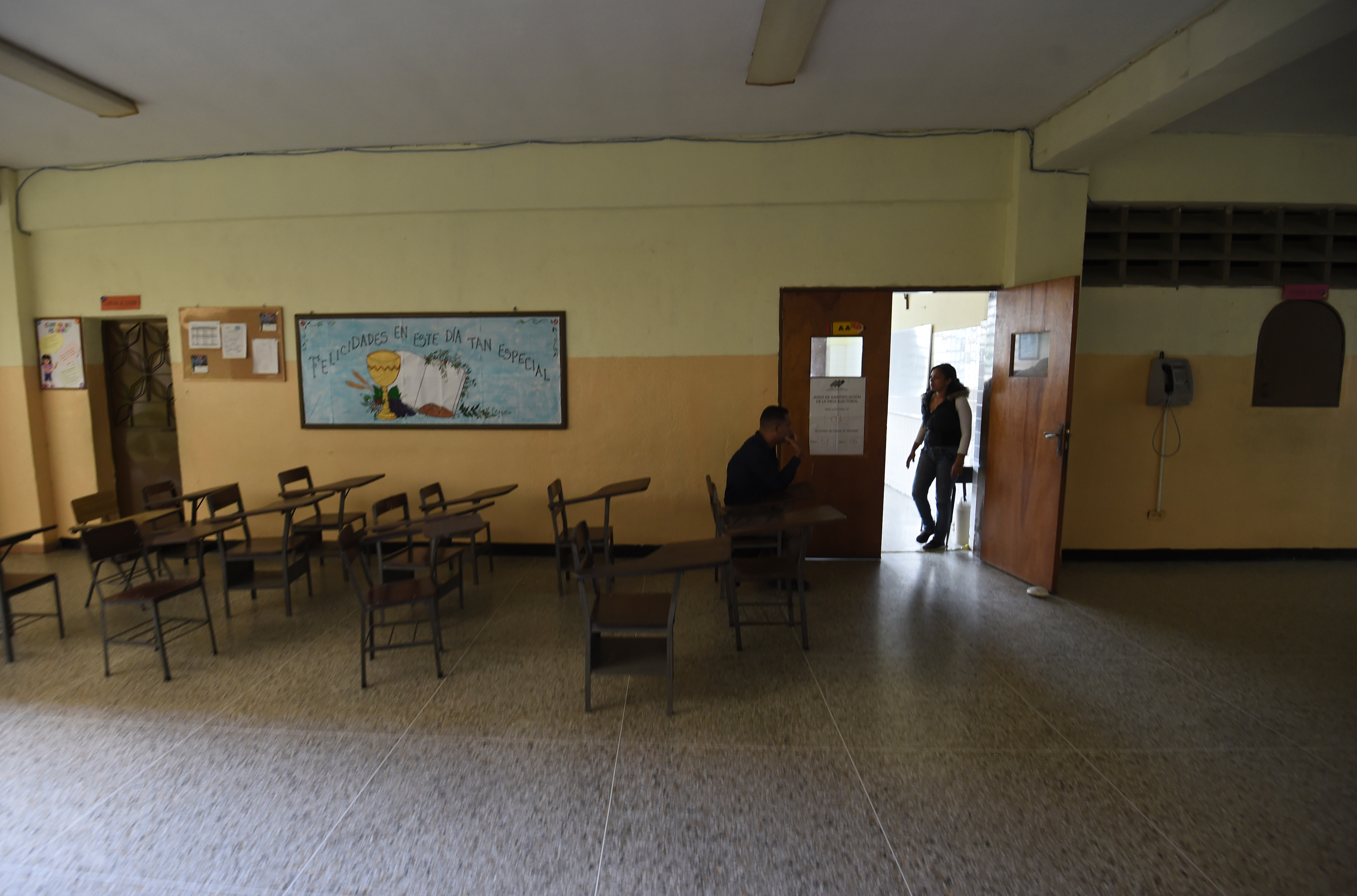 Una escuela establecida como centro de votación para este domingo (AFP)