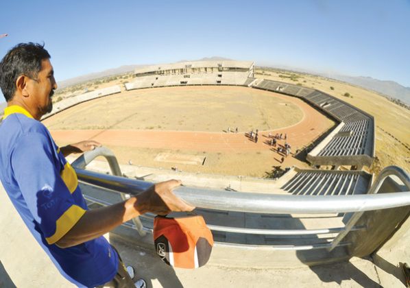 VISTA PANORÁMICA DEL ESCENARIO. ASÍ LUCE EN ESTE MOMENTO EL ESTADIO DE CLIZA QUE HA QUEDADO ESTANCADO EN SU PRIMERA FASE DE CONSTRUCCIÓN. OSVALDO CHACÓN