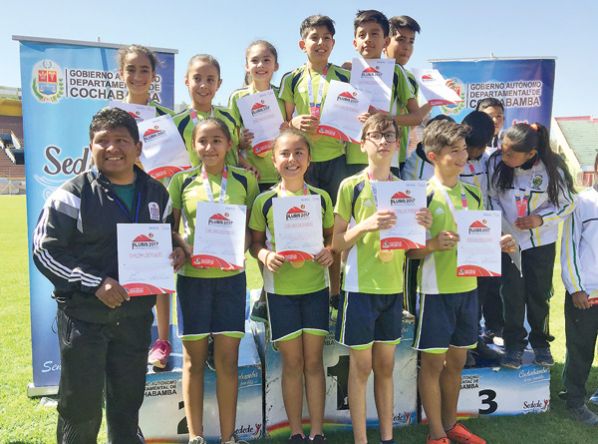 ATLETAS DEL COLEGIO LOYOLA QUE LOGRARON EL ORO EN LA DISCIPLINA. MIGUEL ROJAS