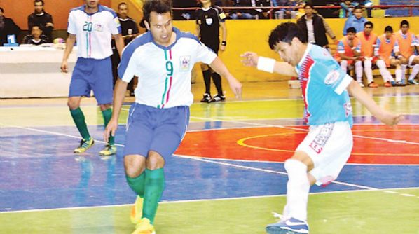 UNA ACCIÓN DEL PARTIDO ENTRE WOLF SPORT Y ENIGMA. MARKA REGISTRADA