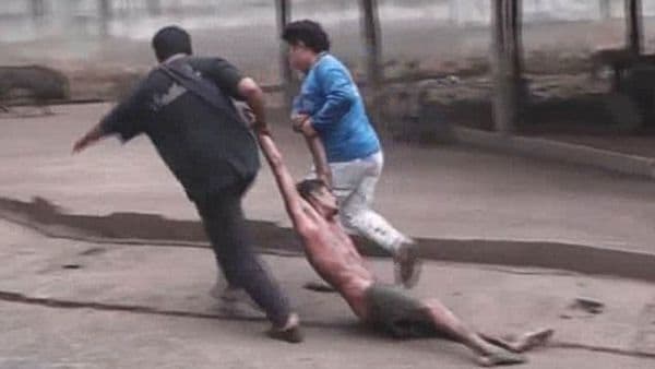 Así se llevaban herido a Naiphum