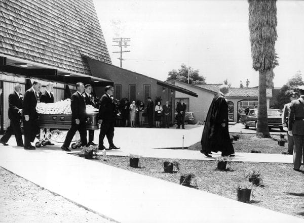 El funeral de Marilyn Monroe, el 10 de agosto de 1962 (Getty Images)