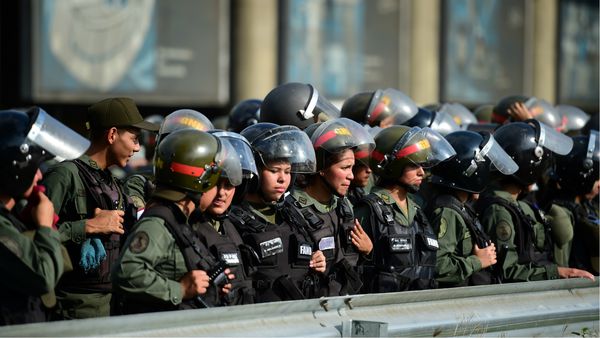 Oficiales de las Fuerzas Armadas (AFP)