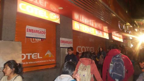 Precinto de embargo en el edificio de Cotel.